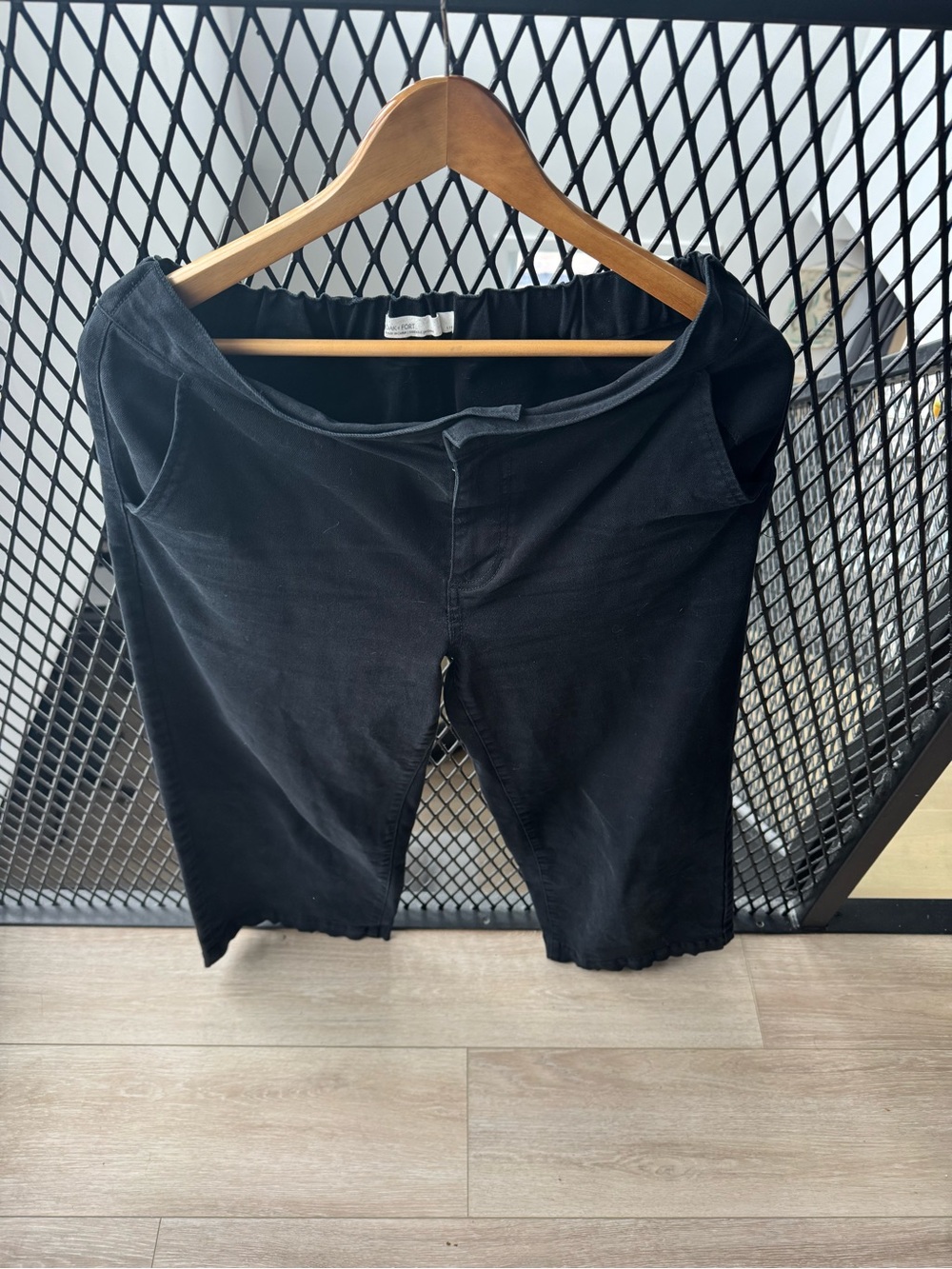 Black Stretch Capri Pants